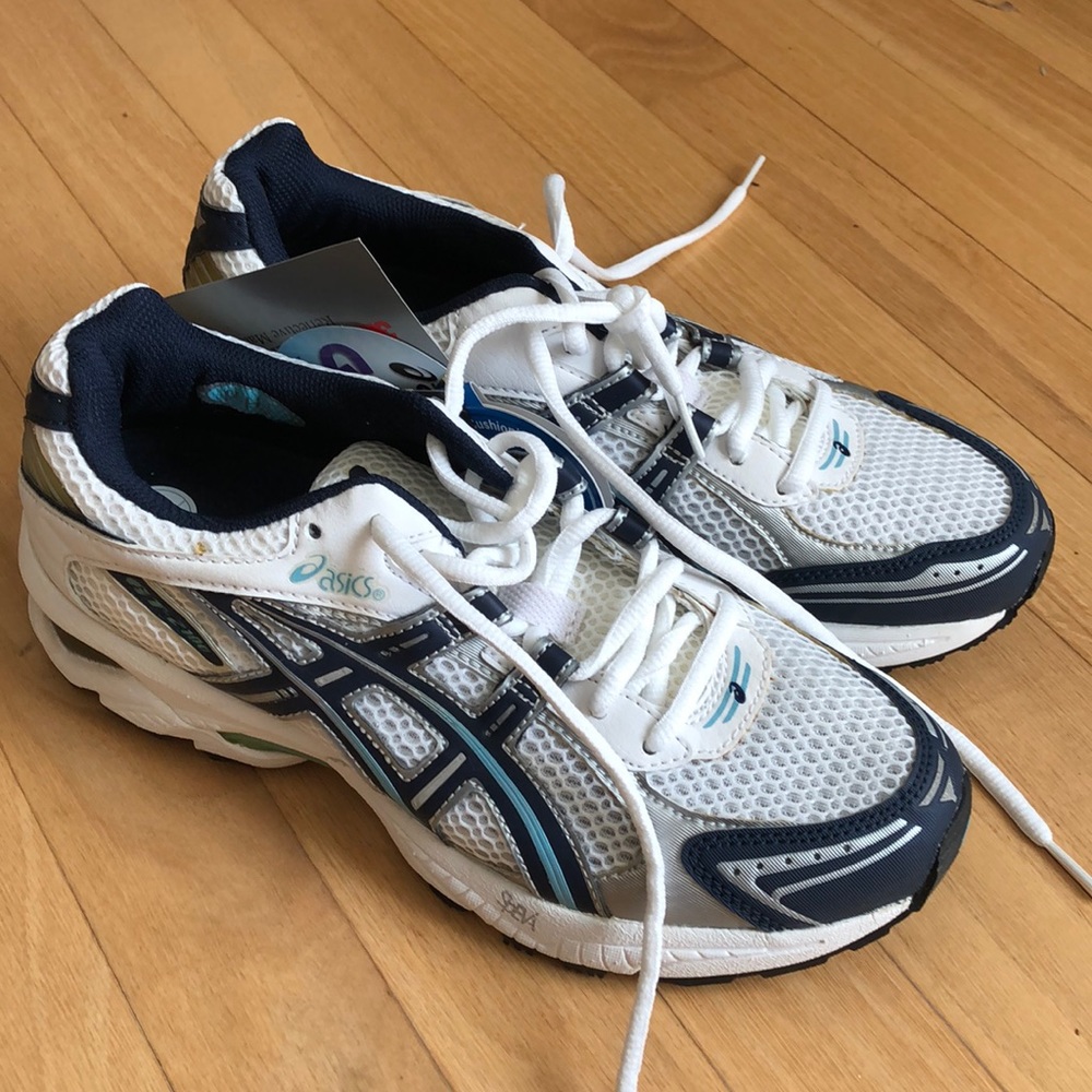 NWT ASICS GT-2100 size 9